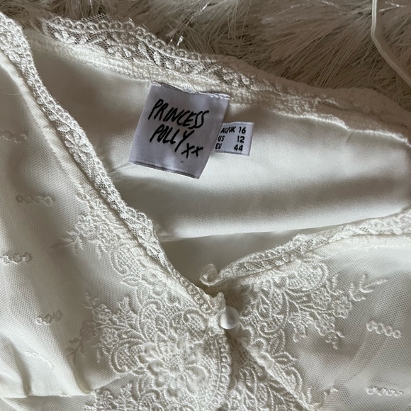 White Lace Button-Up Camisole - Picture 2 of 3